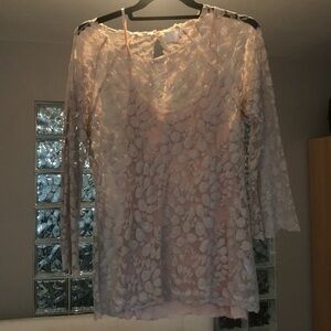 Feminine lace three quarter length sleeve top.​​​​​​​​​​​​​​​​​​​​​​​